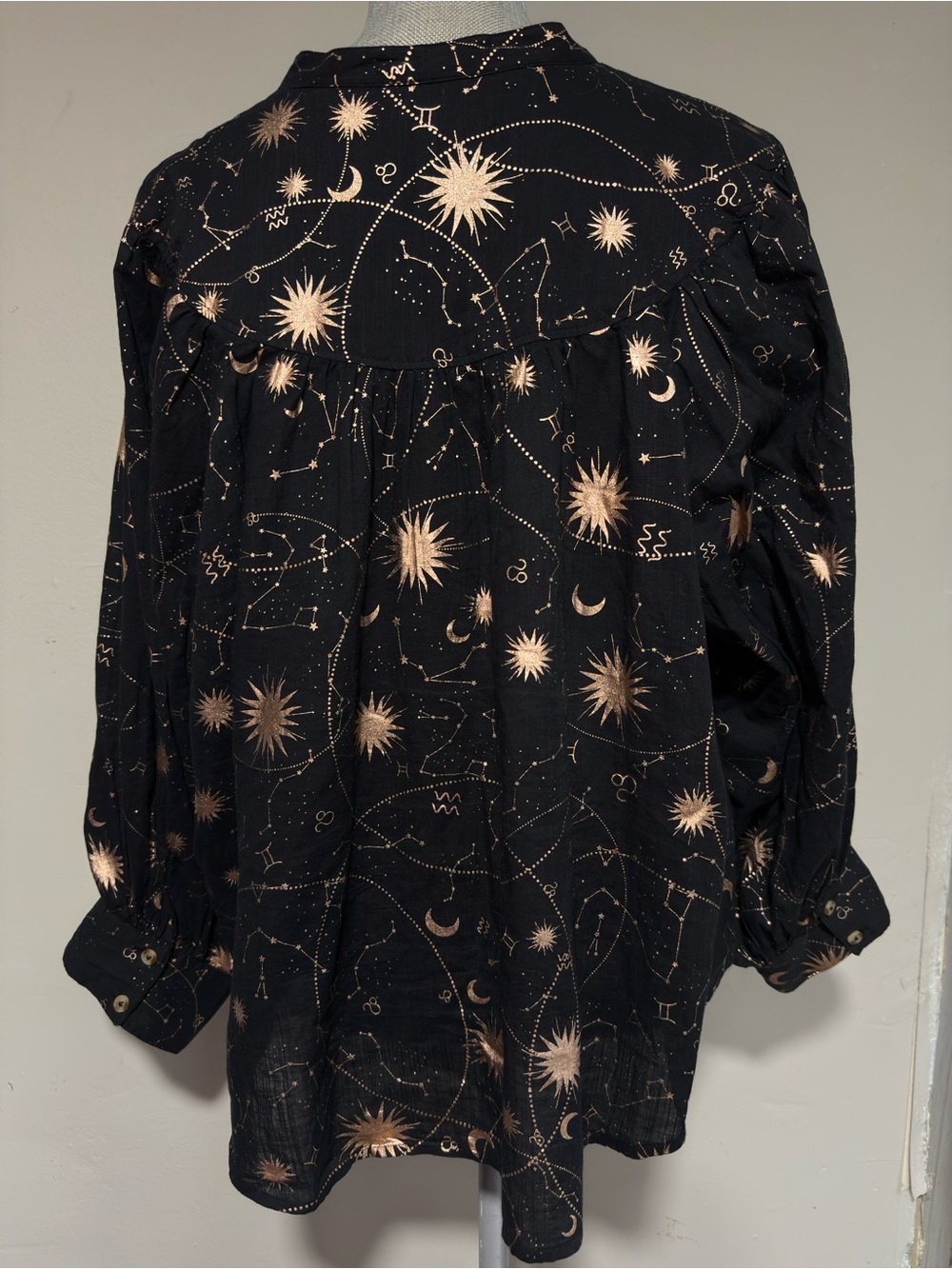 Mauve By Anthropology Black Celestial Print Button-Front Women's Blouse - Picture 4 of 6